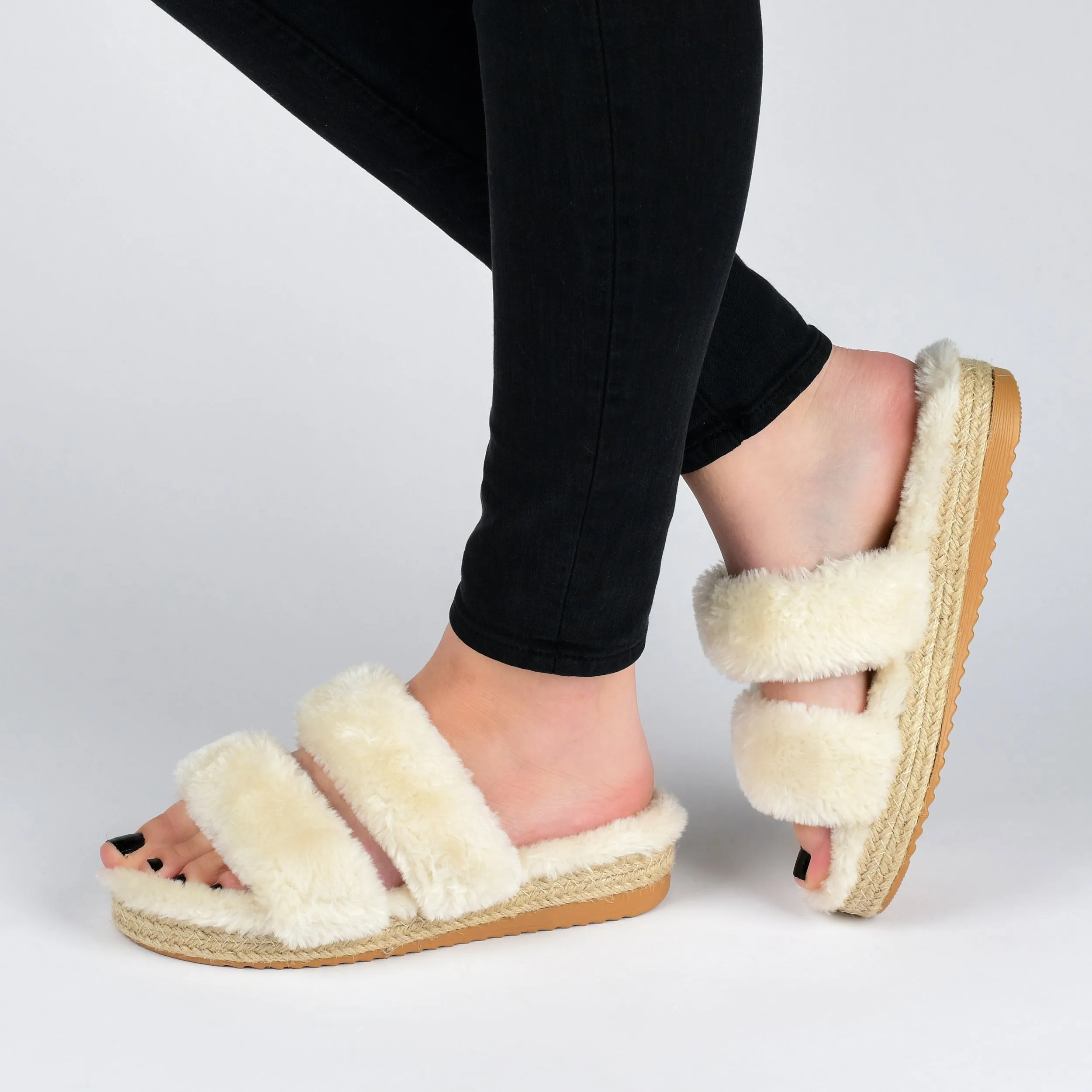 Journee Collection Women's Faux Fur Relaxx Slipper
