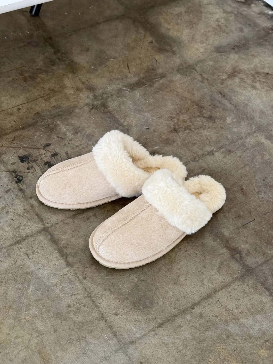 Women's Chill Fur Slippers In Natural